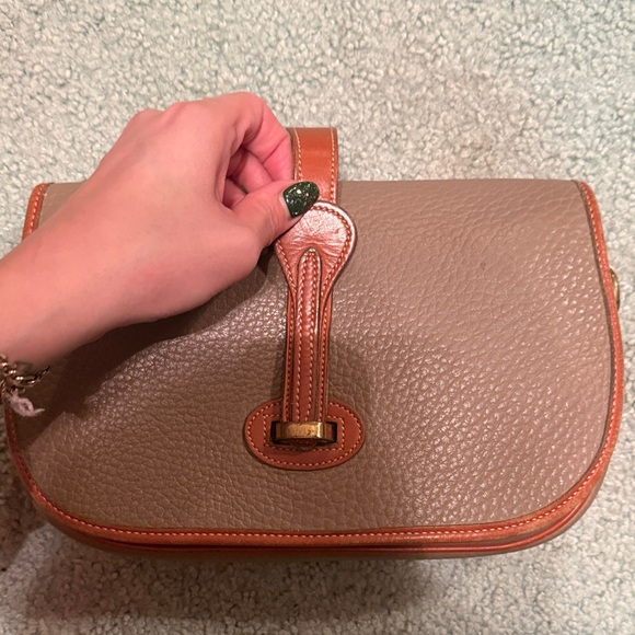 Dooney & Burke Elegant Brown and Grey Tan Leather Cross Body Bag - Picture 5 of 8